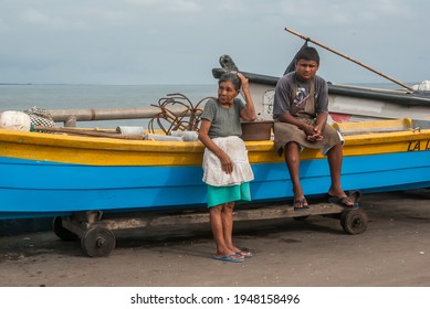 La Libertad, El Salvador. 11-18-2019. Kids Are Playing On The Sea With A View Of The Port Of La Libertad.