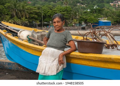 La Libertad, El Salvador. 11-18-2019. Portrait Of An Old Woman Working At The Port Of La Libertad In El Salvador.