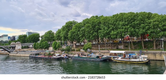 La Seine  Boot  Buildings , Paris