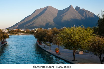 La Silla Y Río