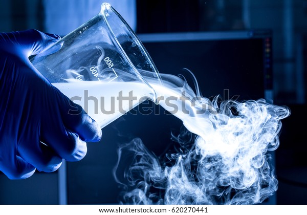 Lab experiment with\
liquid nitrogen
