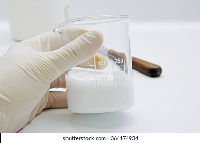 Laboratory beaker 
