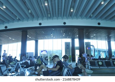 Labuan Bajo, 18 June 2022, Photo Of The Crowd At The Komodo Airport.