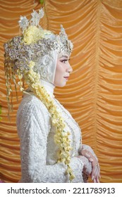 Labuan Bajo, Indonesia - July 21, 2022 : The Bride Wearing Sundanese Traditional Clothes. All White Clothes.