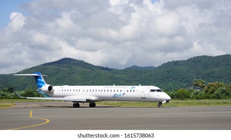 LABUAN BAJO, INDONESIA. JUNE 30, 2018; Garuda Indonesia Landing At Komodo International Airport