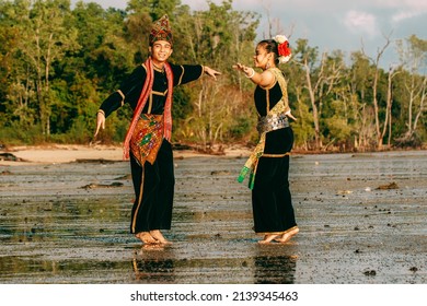 Labuan,Malaysia-Jan 30,2022:Kadazan Dusun Borneo native with traditional attire at Labuan,Malaysia. The indigenous Kadazan people are one of the largest indigenous groups in Borneo.