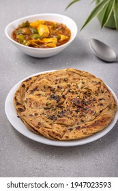 Lachha Paratha Or Chur Chur Naan With Chilli Paneer