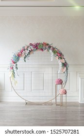 Laconic Round Wedding Arch/ Wedding Decorations Trend