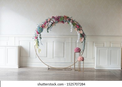 Laconic Round Wedding Arch/ Wedding Decorations Trend