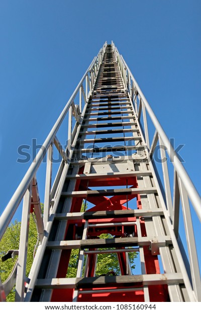 Ladder fire\
truck