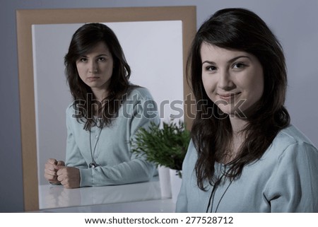 Lady with bipolar disorder sitting at the desk