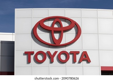 Lafayette - Circa December 2021: Toyota Car And SUV Logo. Toyota Is A Popular Brand Because Of Its Reliability, Fuel Mileage And Commitment To Reducing Emissions.