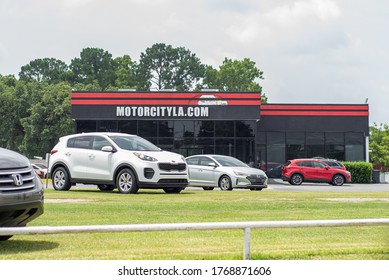 LAFAYETTE, L.A. / USA - JULY 1, 2020: Motor City LA, A Used Auto Dealership, The Exterior Building And A Car Lot With Multiple Automobiles For Sale, Located Off Of University Avenue.