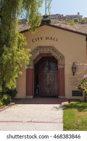 Laguna Beach, CA, USA  ?? August 13, 2016: Laguna Beach City Hall Entryway In Southern California During The Summer.