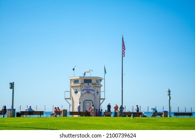 Laguna Beach, USA - November 03, 2016: People By Lifeguard Tower On A Sunny Day