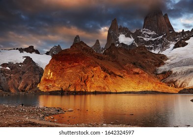 Laguna De Los Tres Mount Fitz Stock Photo 1642324597 | Shutterstock