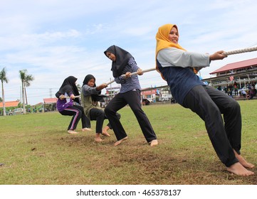 Lahad Datu, Sabah Malaysia- AUG 07, 2016: Malaysian Secondary Students Compete In Tug Of War As One Of The Activities Organised Under School Co-curricular Program