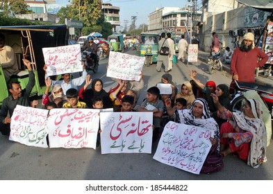 LAHORE, PAKISTAN - APR 04: Residents Of Chiniot District Chant Slogans Against High  Handedness Of Their Area Police Department During Protest Demonstration On April 04, 2014 In Lahore.