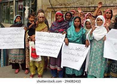 LAHORE, PAKISTAN - JUL 13: Relatives Of Muhammad Rafique Chant Slogans Against High Handedness Of Their Area Police Officials During Protest Demonstration On July 13, 2015 In Lahore.
