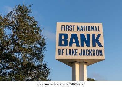 banks in lake jackson