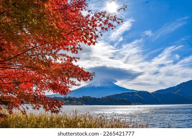Lake Kawaguchi and Mt Fuji on an Autumn day, Kawaguchiko, Yamanashi prefecture, Japan