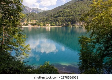 Lago Ledro und Tenno Alpine Seen in trentino Italienische Alpen Bezaubernde Landschaften unter den Bergen Europas 