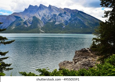 Lake Minnewanka Of Banff National Park.  The Rockies Of Alberta, Calgary In Canada.  Beautiful And Majestic Mountains Of The Rockies In Alberta.  