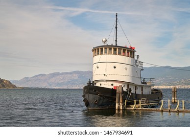       Lake Okanagan Heritage Tugboat. The CN No. 6 Tugboat, Moored Just Offshore On Lake Okanagan, Is One Of The Vessels In The Inland Marine Heritage Park. 

                         