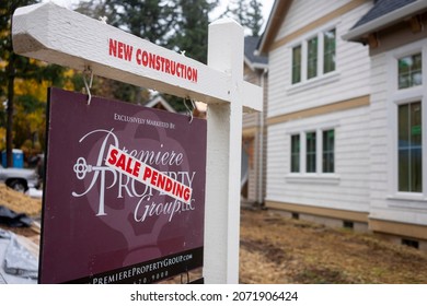 Lake Oswego, OR, USA - Nov 2, 2021: A Sale Pending Sticker Is Seen On A Real Estate Yard Sign Made By The Premiere Property Group Outside A Newly-constructed Single Family Home In Lake Oswego, Oregon.