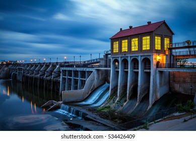 Lake Overholser Dam In Oklahoma City After Sunset. It Was Built In 1918 To Impound Water From The North Canadian River. Long Exposure.