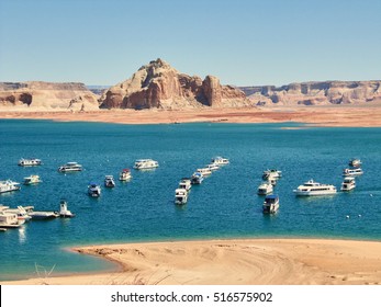 The Lake Powell with typical houseboats.
