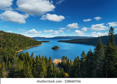 Озеро Тахо в знаменитых горах Калифорнии - национальный парк sierra nevada