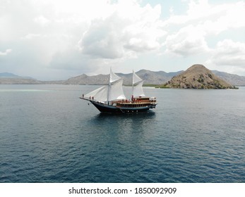 Lamborajo 2 Phinisi Boat For Sailing Komodo 