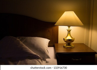 What Size Lamp For Bedside Table : How Tall Should Bedside Lamps Be
