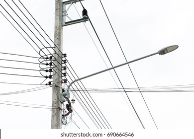 Dangerous Tangled Electric Wires Stock Photo 672671629 | Shutterstock