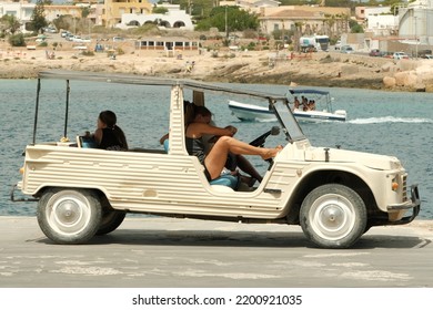 LAMPEDUSA, SICILY, ITALY, CIRCA AUGUST, A Family On A Citroen Mehari, A Typical Beach Car In The Island Of Lampedusa On 2022.