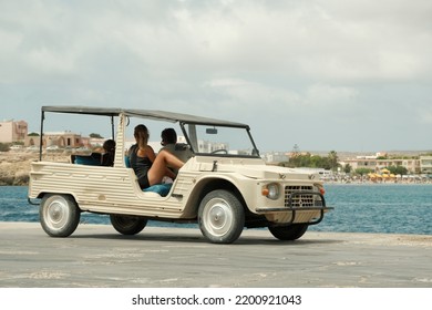 LAMPEDUSA, SICILY, ITALY, CIRCA AUGUST, A Family On A Citroen Mehari, A Typical Beach Car In The Island Of Lampedusa On 2022.