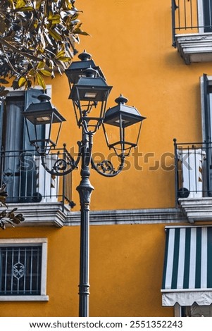 Lampione città edificio tenda luce