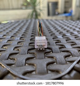 Lan cable is broken until it breaks. LAN lines within the building are almost non-existent, with small visible lines in them. A rare technology accident.