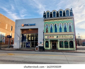 Lancaster, Ohio, USA. Dec. 22, 2019: The Facades Of A PNC Bank, A Coffee Shop And An Art And Clay Studio Are Seen On Main Street In Downtown Lancaster.