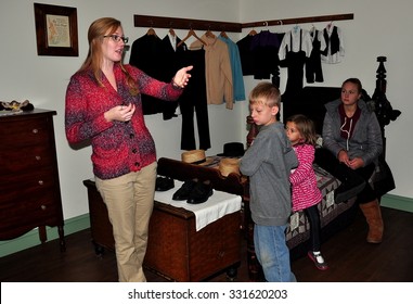 Lancaster, Pennsylvania - October 18, 2015:  Docent Explains Amish Life To A Group Of Children At The Amish Farm And House Museum