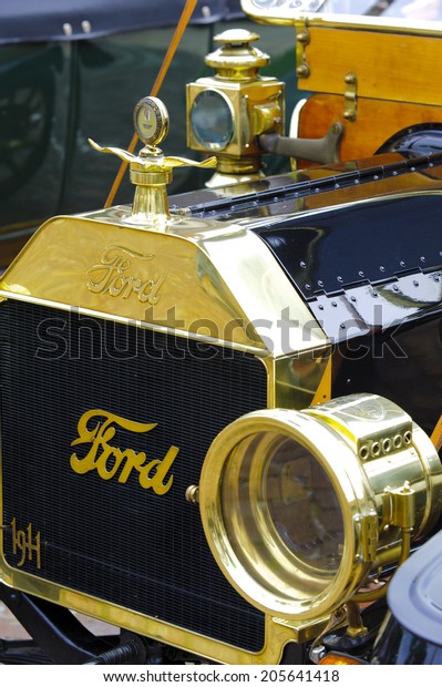 LANDSBERG, GERMANY -\
JULY 12, 2014: Public oldtimer rally in Bavarian city Landsberg for\
at least 80 years old veteran cars with a front view of Ford\
Torpedo, built at year\
1911