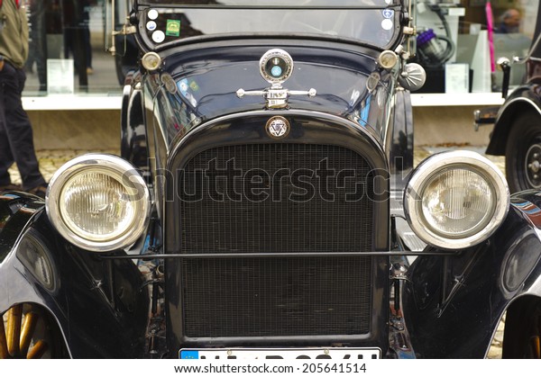 LANDSBERG, GERMANY -\
JULY 12, 2014: Public oldtimer rally in Bavarian city Landsberg for\
at least 80 years old veteran cars with a front view of Dodge\
Tourer, built at year\
1924