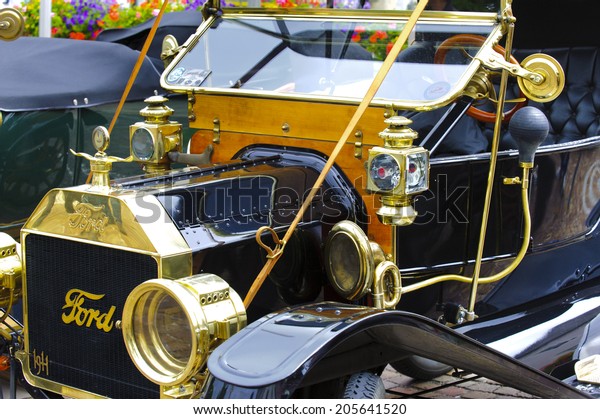 LANDSBERG, GERMANY -\
JULY 12, 2014: Public oldtimer rally in Bavarian city Landsberg for\
at least 80 years old veteran cars with a front view of Ford\
Torpedo, built at year\
1911