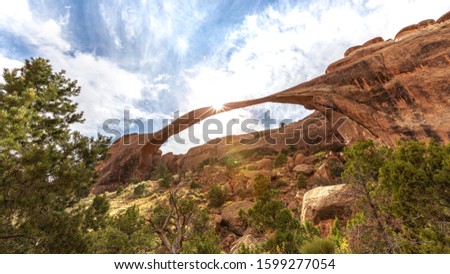 Landscape Arch Stonebridge in Arches Nationalpark in Utah