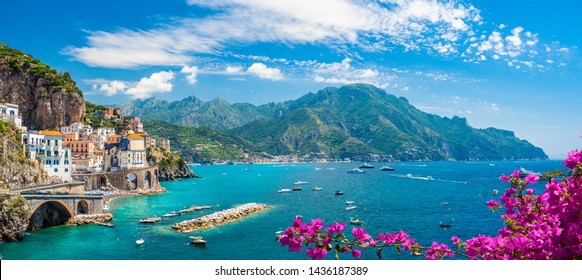 Пейзаж с городом Атрани на знаменитом побережье Амальфи, Италия