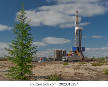 602 Oil Rig Green Landscape Images, Stock Photos & Vectors | Shutterstock