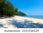 The landscape of Hua Hin Beach, another seaside tourist attraction in Thailand.