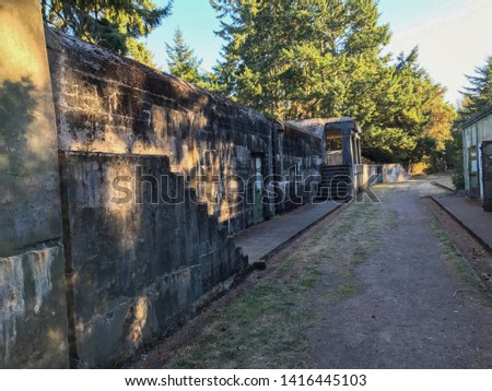 Landscape of lane between two old military buildings at Fort Worden State Park Stockfoto © 