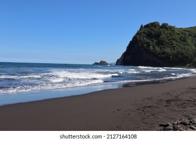 A Landscape View Of The Beach Along The Pololu Trail On Kona, Hawaii